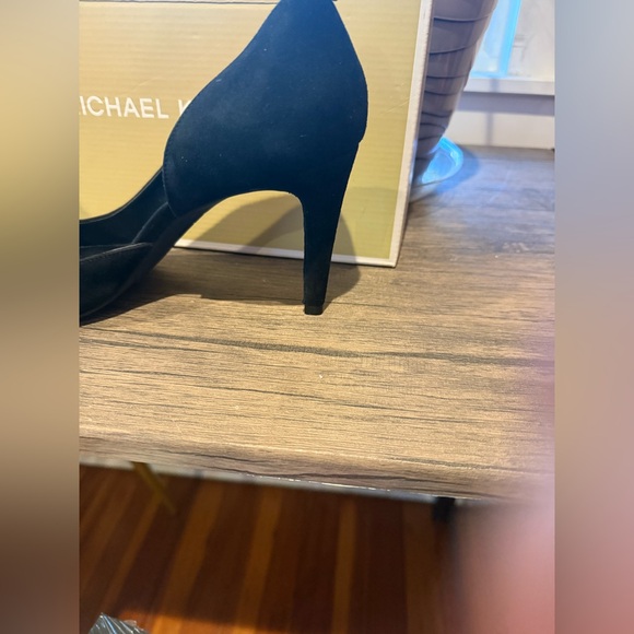 Black 9.5 Michael Kors heels - Picture 5 of 6